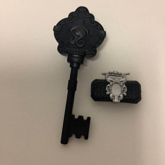 Ever After High Raven Doll Queen Doll Getting Fairest Stand & Mixed Accessories - Picture 13 of 14